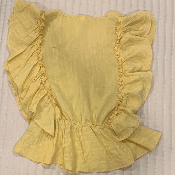 Glam Lemon Ruffled Blouse - Picture 6 of 6